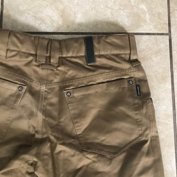 Aperture pants - Picture 4 of 6